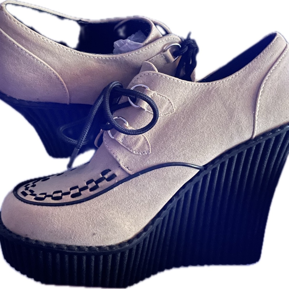 NEW Demonia Creepers platform wedge creamy beige shoe stylish comfort SZ 10